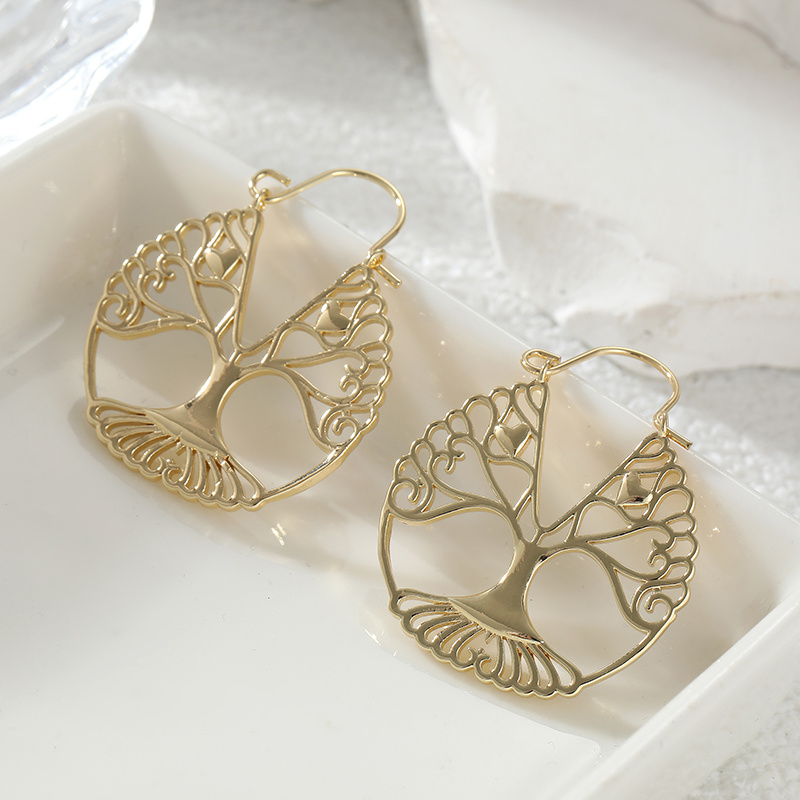 Luxury Retro Style Hollowed Ou - Luxury Lifestyle Jewelry 评论和价格